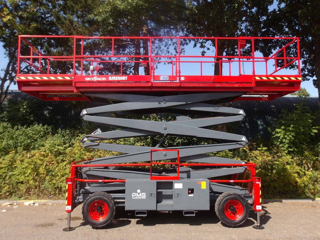 Schaarhoogwerker SkyJack SJ9250RT Diesel 17.24m 2015
