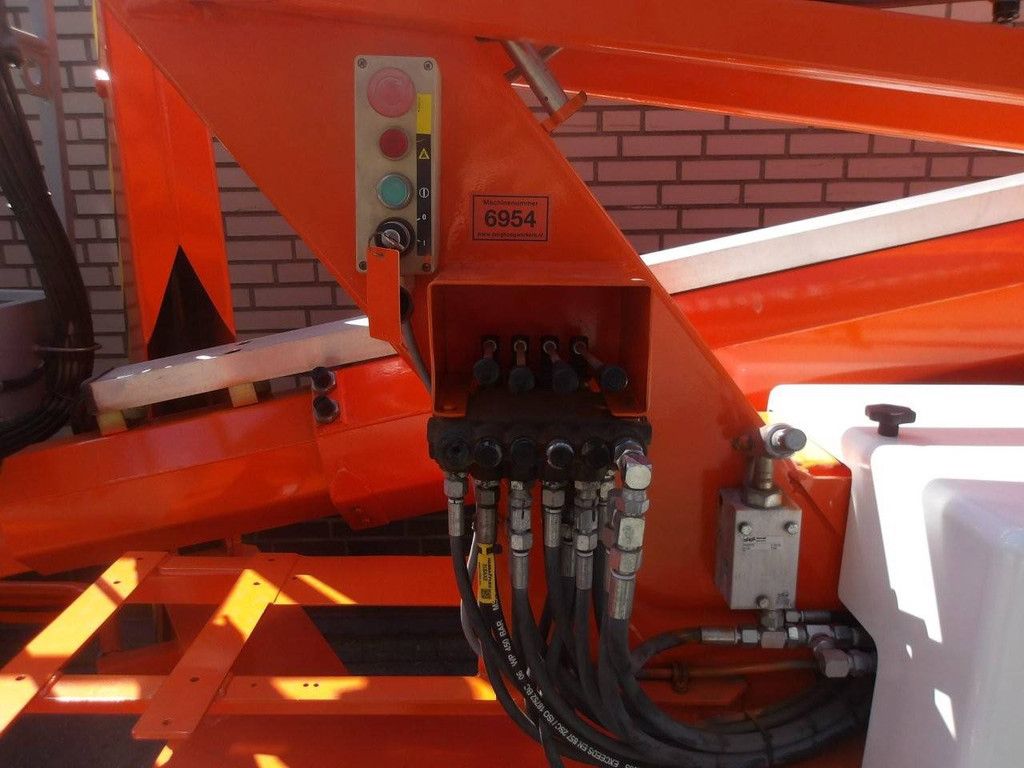 Trailer-mounted aerial work platform Niftylift 170HAC 2016