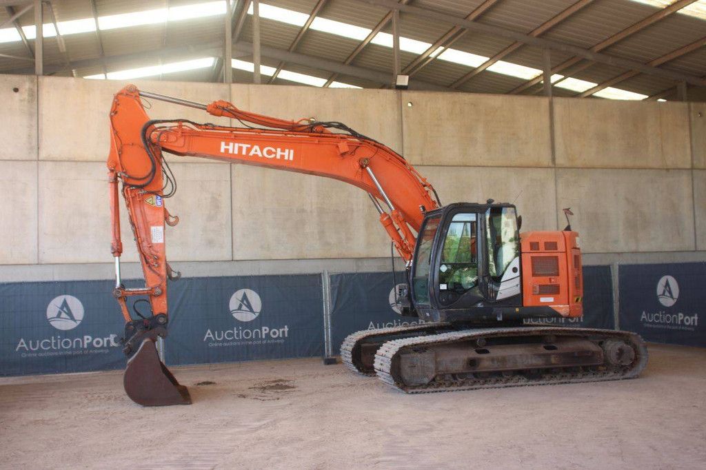 Rupsgraafmachine Hitachi ZX225USLC-5B Diesel 122kW 2014