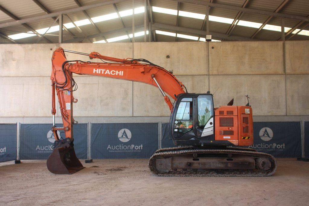 Rupsgraafmachine Hitachi ZX225USLC-5B Diesel 122kW 2014