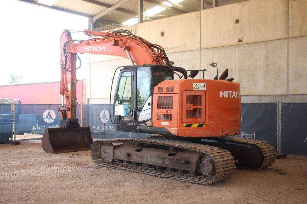 Rupsgraafmachine Hitachi ZX225USLC-5B Diesel 122kW 2014