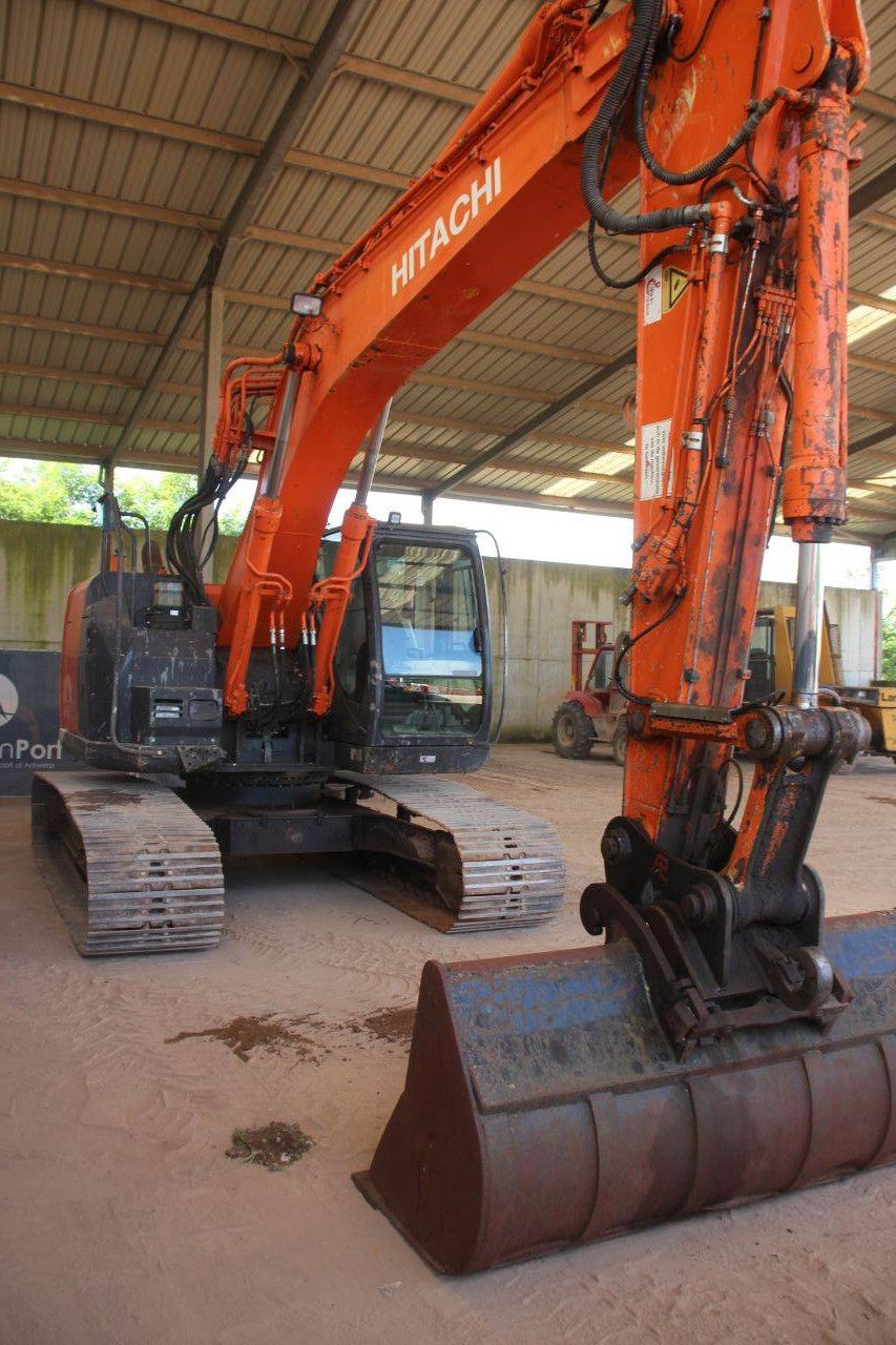Rupsgraafmachine Hitachi ZX225USLC-5B Diesel 122kW 2014