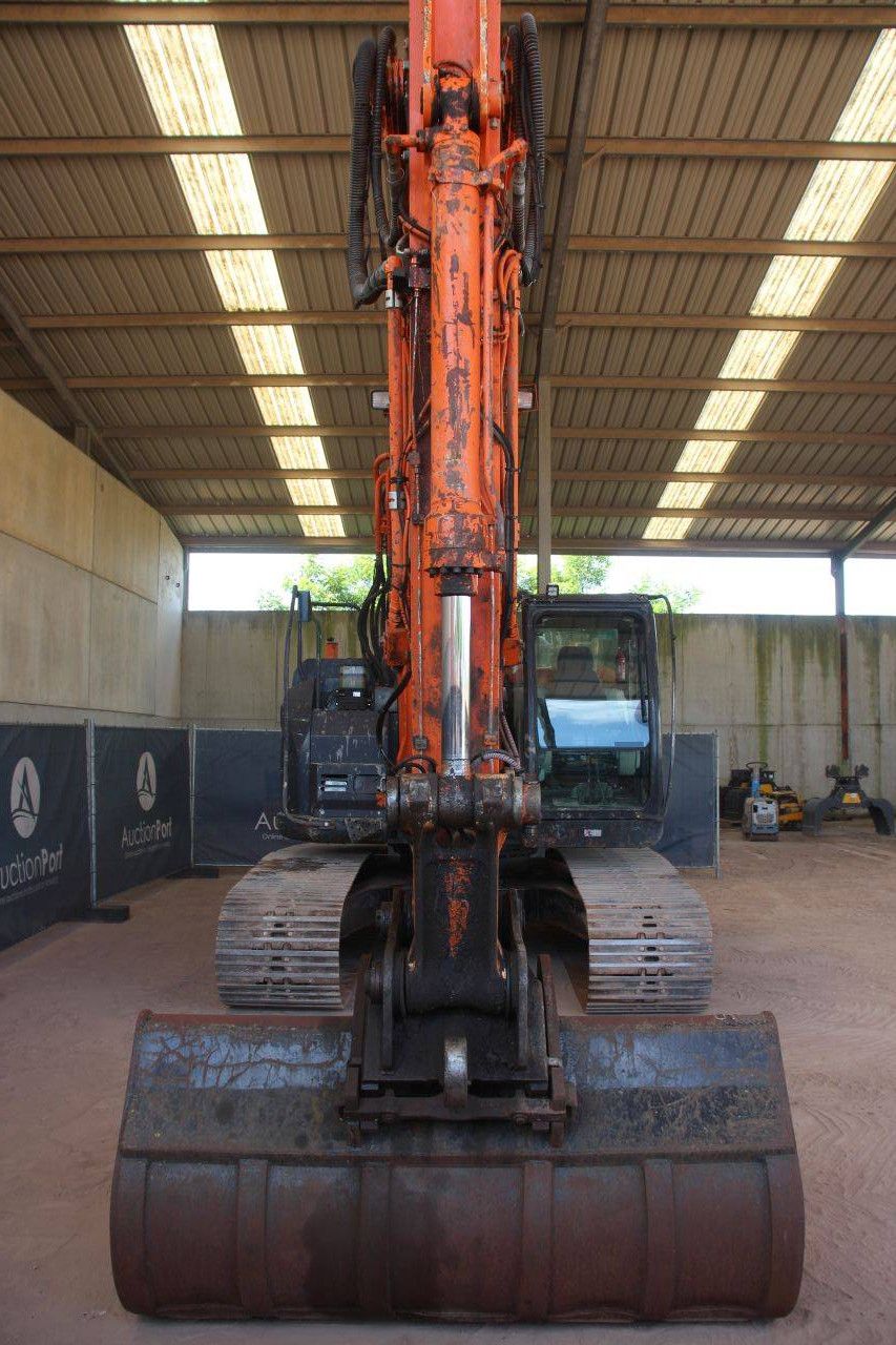 Rupsgraafmachine Hitachi ZX225USLC-5B Diesel 122kW 2014
