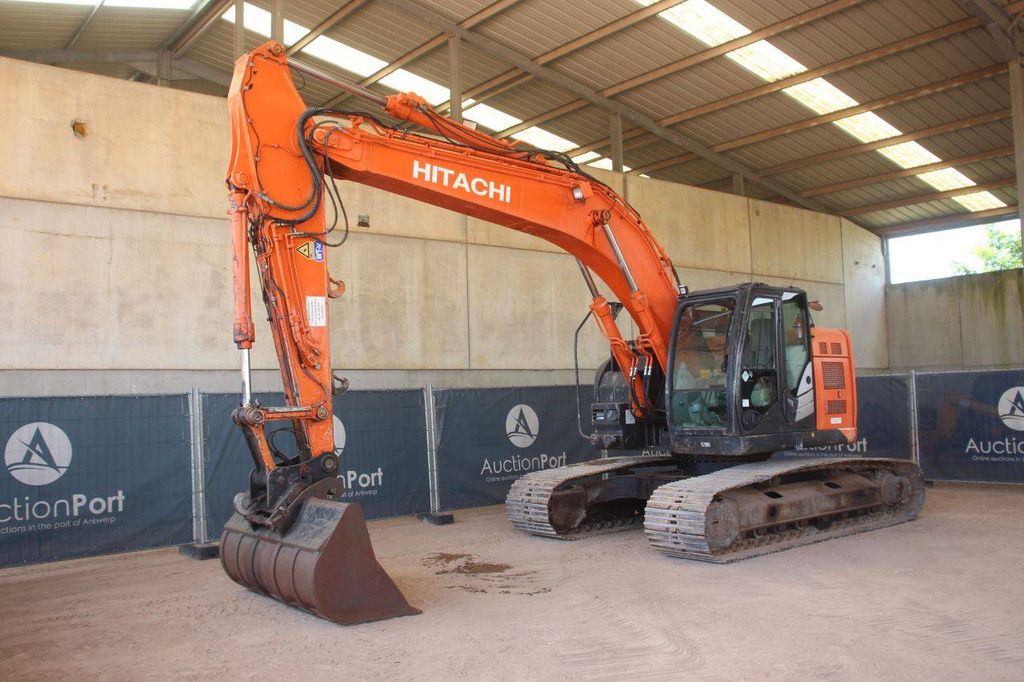Rupsgraafmachine Hitachi ZX225USLC-5B Diesel 122kW 2014