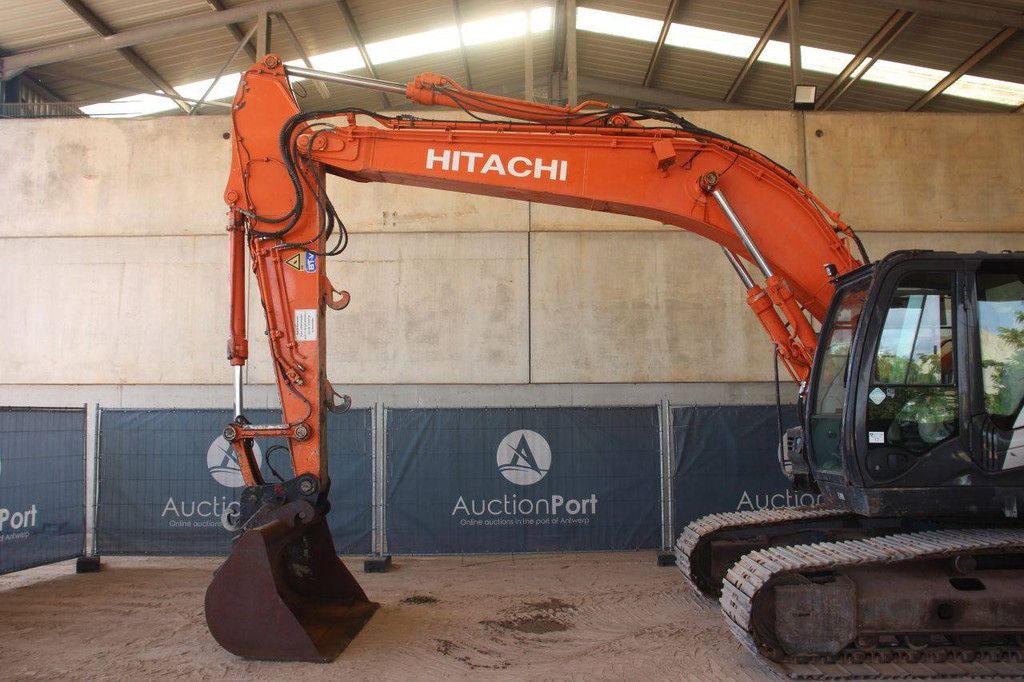 Rupsgraafmachine Hitachi ZX225USLC-5B Diesel 122kW 2014