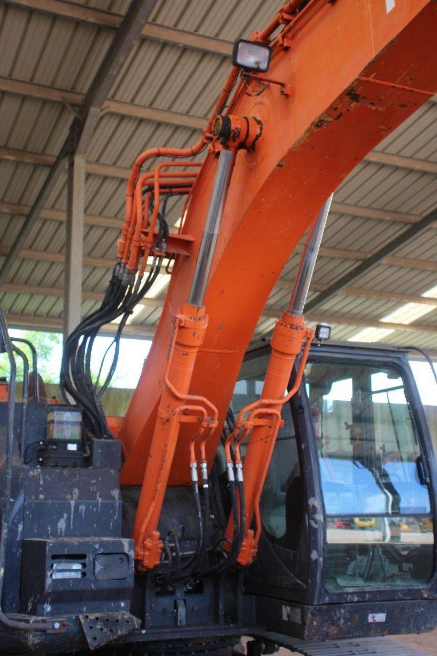 Rupsgraafmachine Hitachi ZX225USLC-5B Diesel 122kW 2014