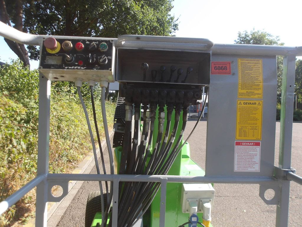 Nifty HR12NDE Bi-Energie-Gelenkteleskoparbeitsbühne 12,20 m 2014