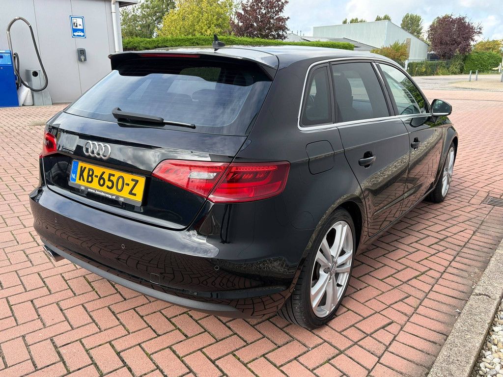 Passenger car Audi A3 Sportback 2.0 TDI Ambition S-line Diesel 150hp 2013 (Margin)