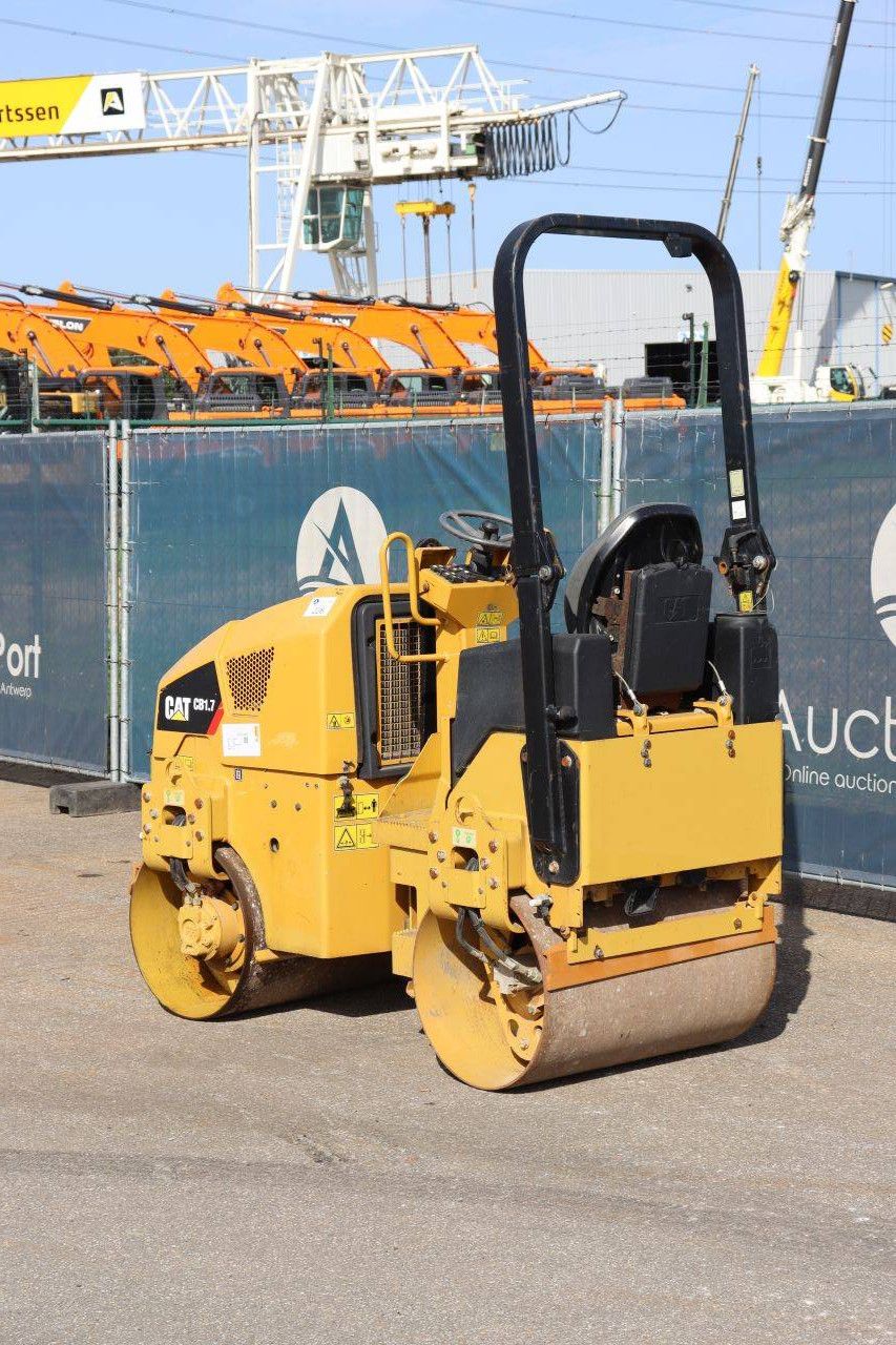 Tandem-Vibrationswalze Caterpillar CB1.7 Diesel 18,4 kW 2018