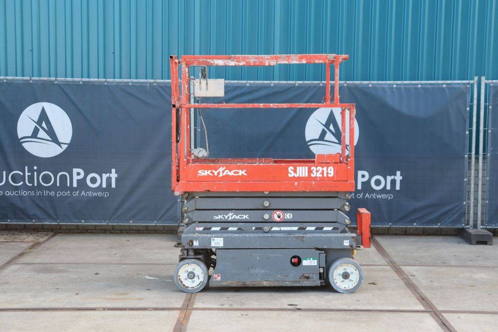 Skyjack SJ III 3219 Elektro-Scherenarbeitsbühne, 227 kg, 7,8 m, Baujahr 2017