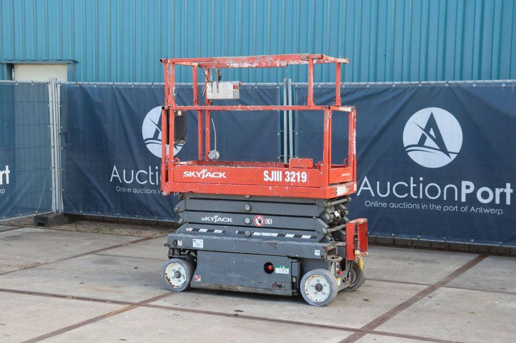 Skyjack SJ III 3219 Elektro-Scherenarbeitsbühne, 227 kg, 7,8 m, Baujahr 2017