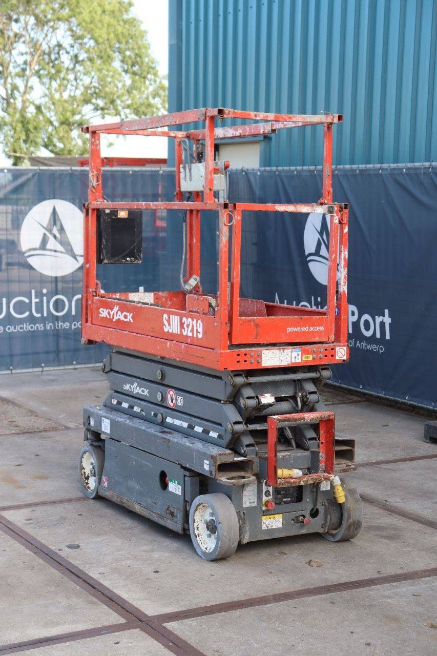 Skyjack SJ III 3219 Elektro-Scherenarbeitsbühne, 227 kg, 7,8 m, Baujahr 2017