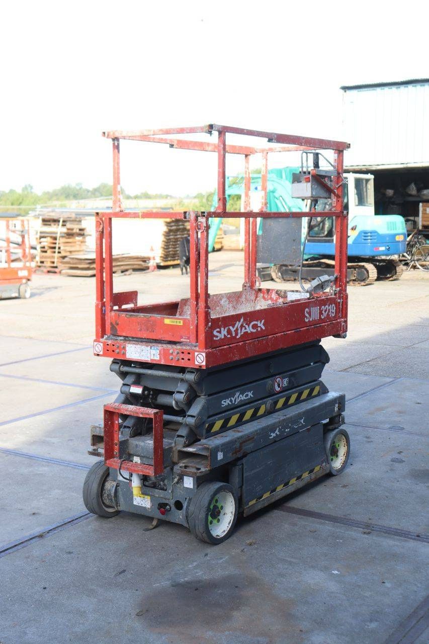 Skyjack SJIII-3219 Electric Scissor Lift 227kg 7.8m 2017