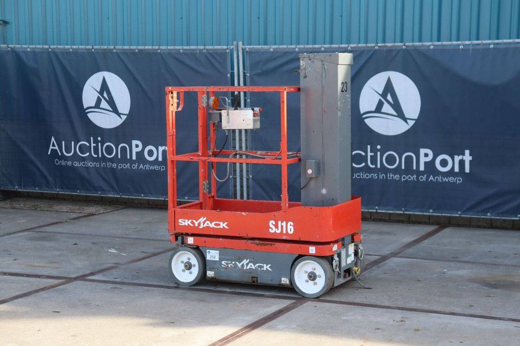 Skyjack SJ16 Electric Mast Lift 227kg 5.6m 2016