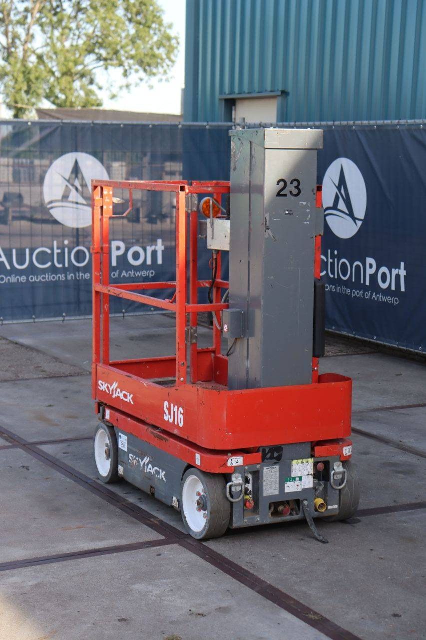 Skyjack SJ16 Electric Mast Lift 227kg 5.6m 2016