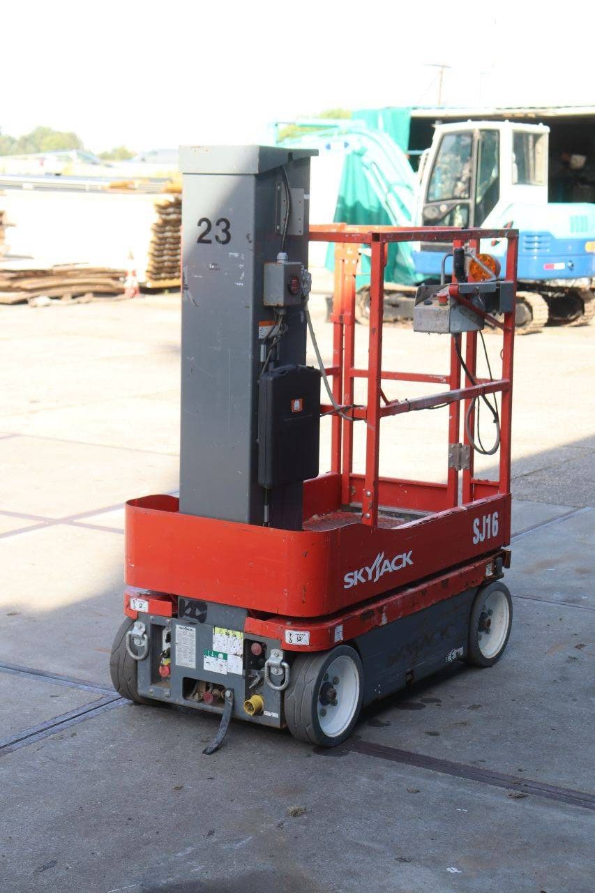 Skyjack SJ16 Electric Mast Lift 227kg 5.6m 2016