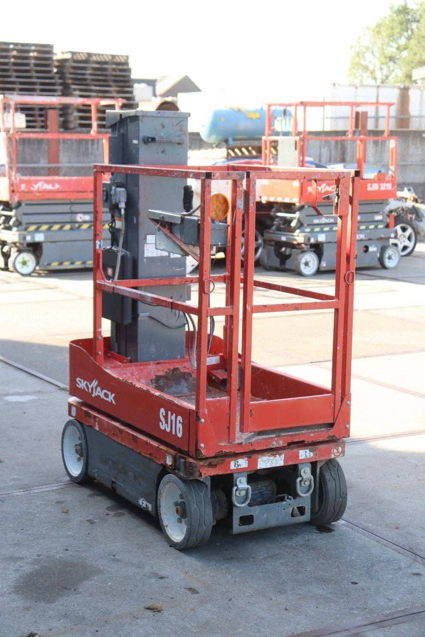 Skyjack SJ16 Electric Mast Lift 227kg 5.6m 2016