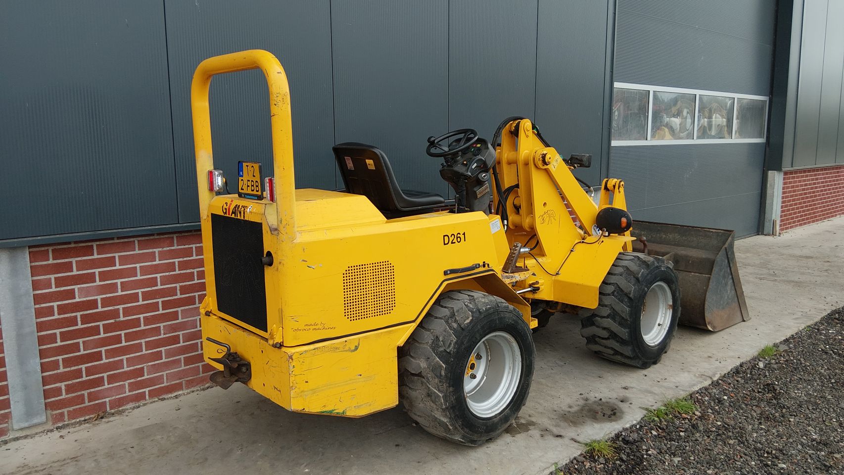 Goedwerkende Giant D261 shovel (bj2003)