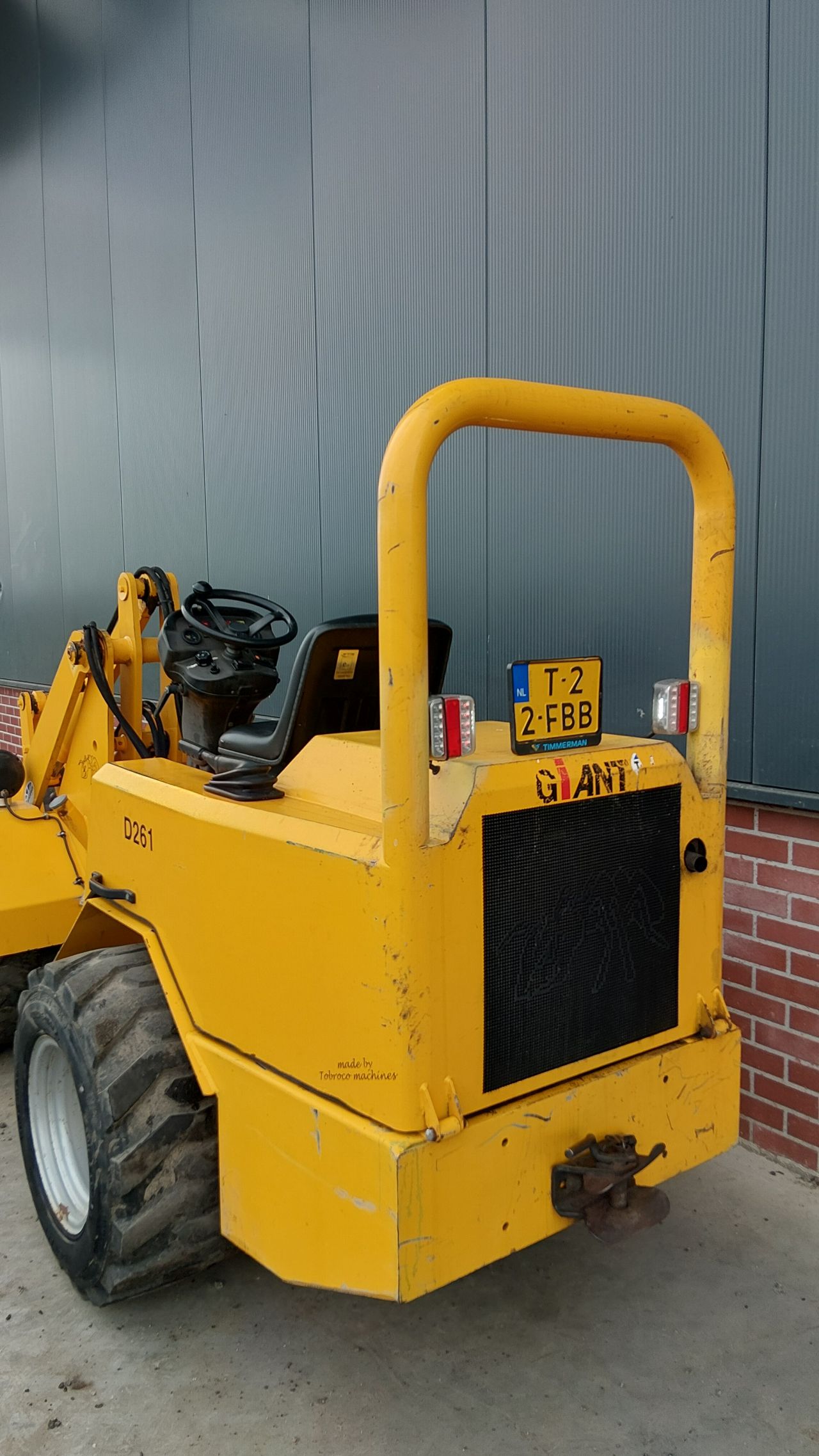 Goedwerkende Giant D261 shovel (bj2003)