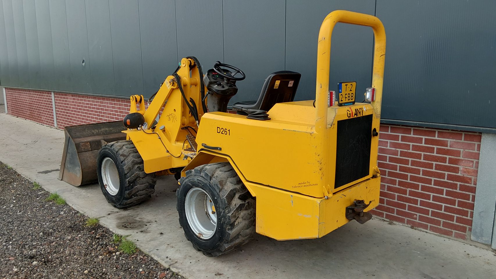 Goedwerkende Giant D261 shovel (bj2003)