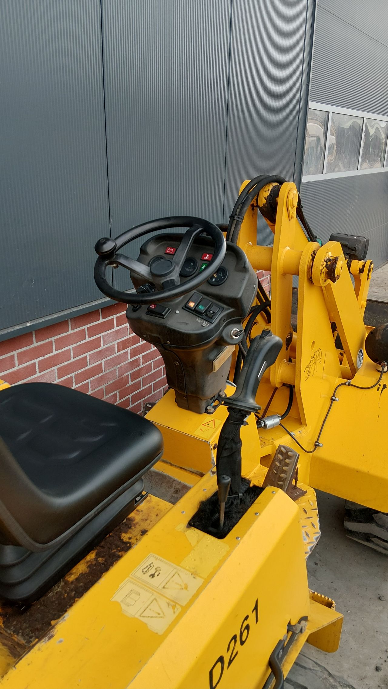 Goedwerkende Giant D261 shovel (bj2003)