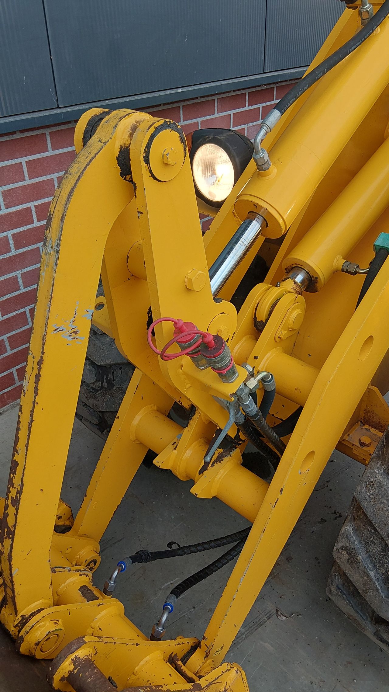 Goedwerkende Giant D261 shovel (bj2003)