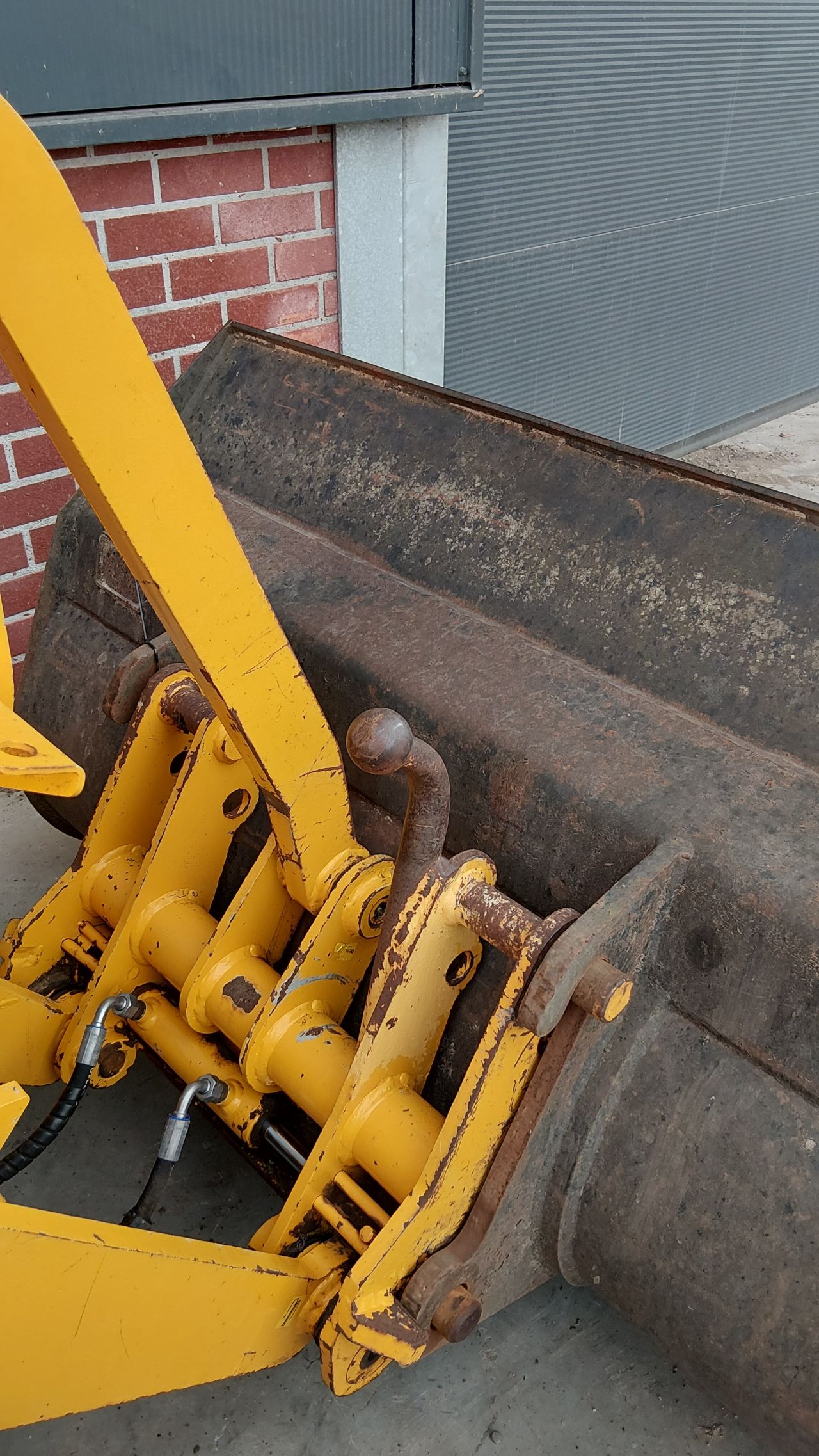 Goedwerkende Giant D261 shovel (bj2003)