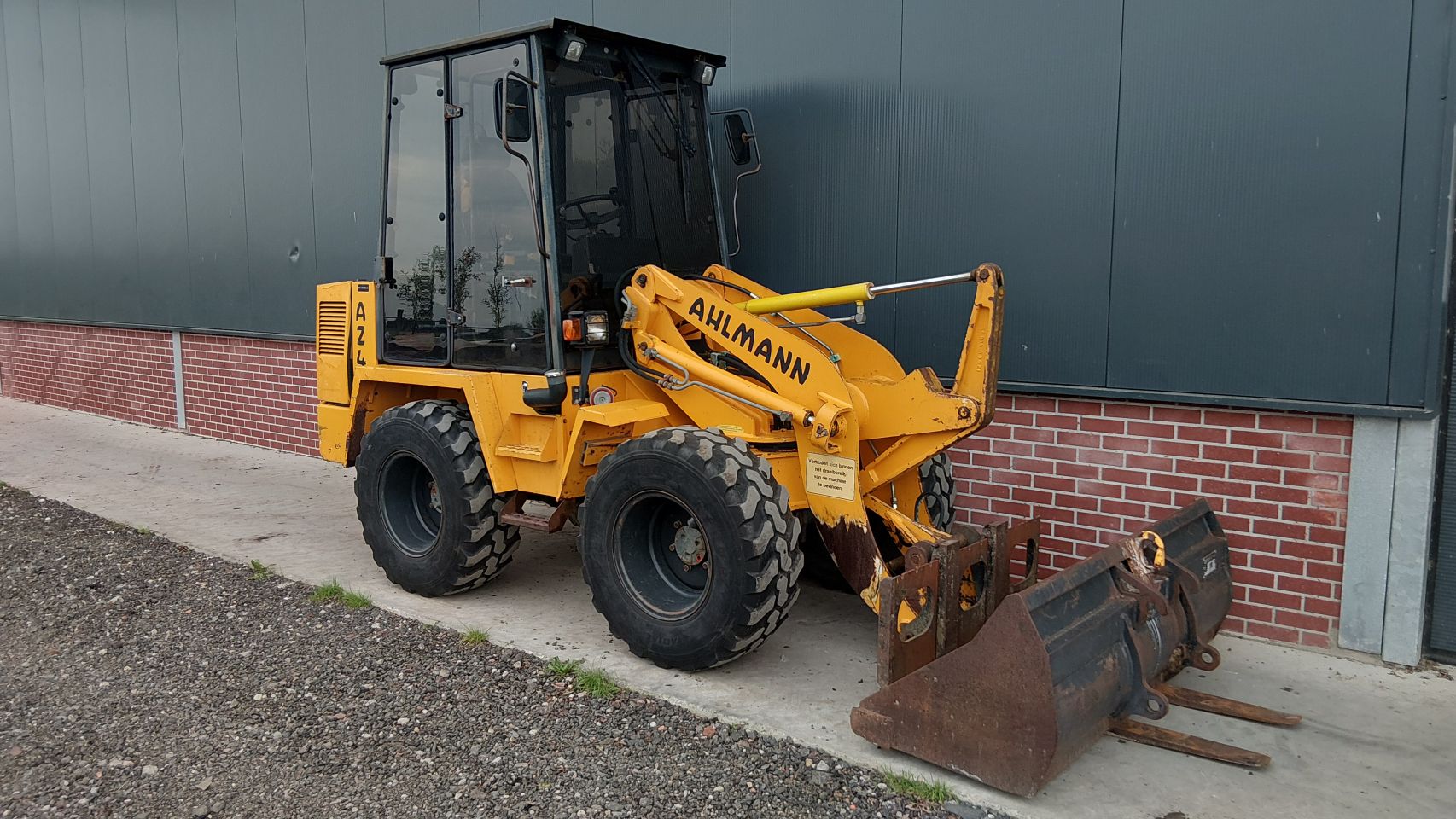 Ahlmann AZ4 shovel bak+vorken nauwelijks speling