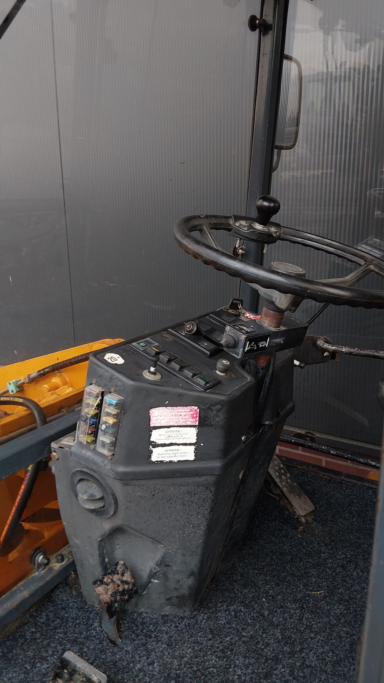 Ahlmann AZ4 shovel bak+vorken nauwelijks speling