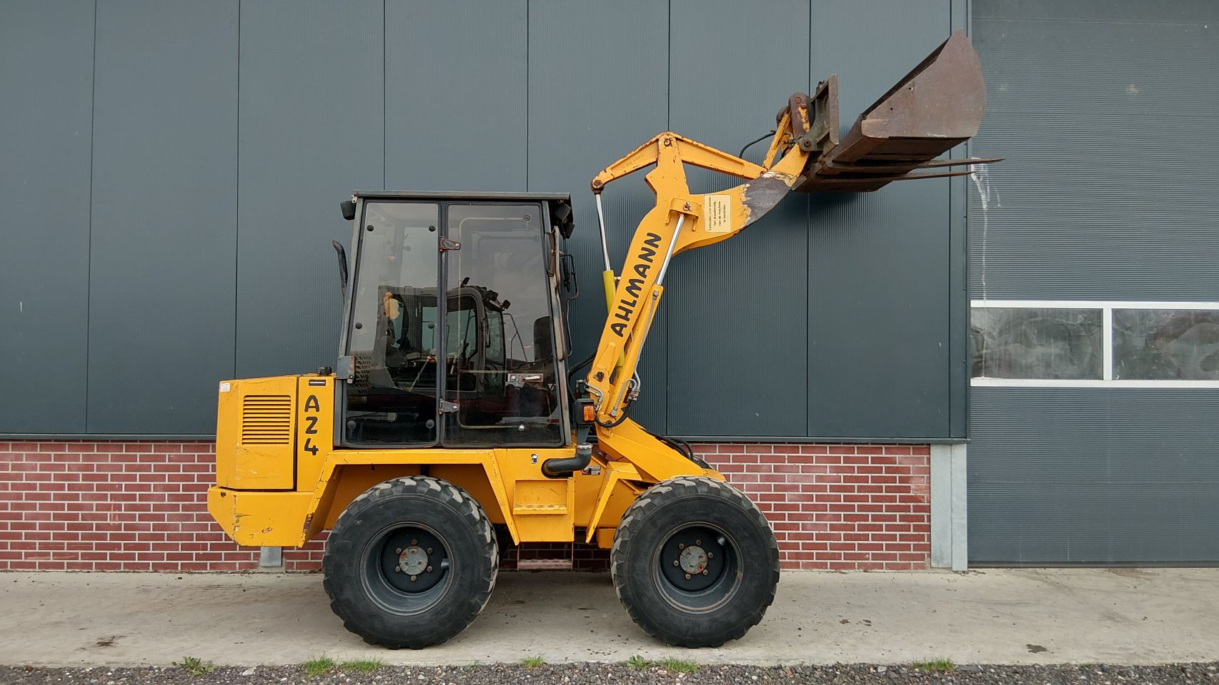 Ahlmann AZ4 shovel bak+vorken nauwelijks speling