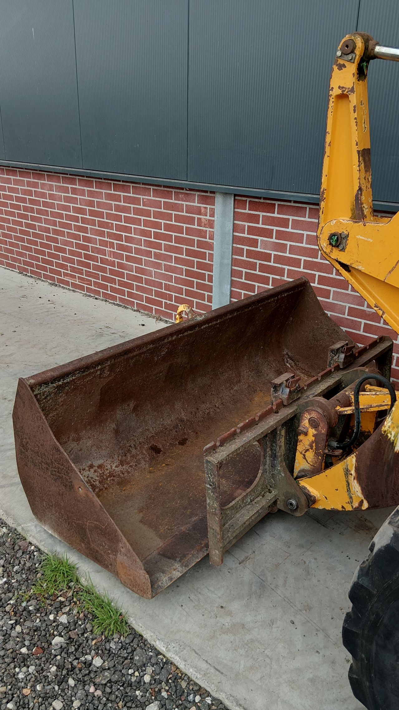 Ahlmann AZ4 shovel bak+vorken nauwelijks speling