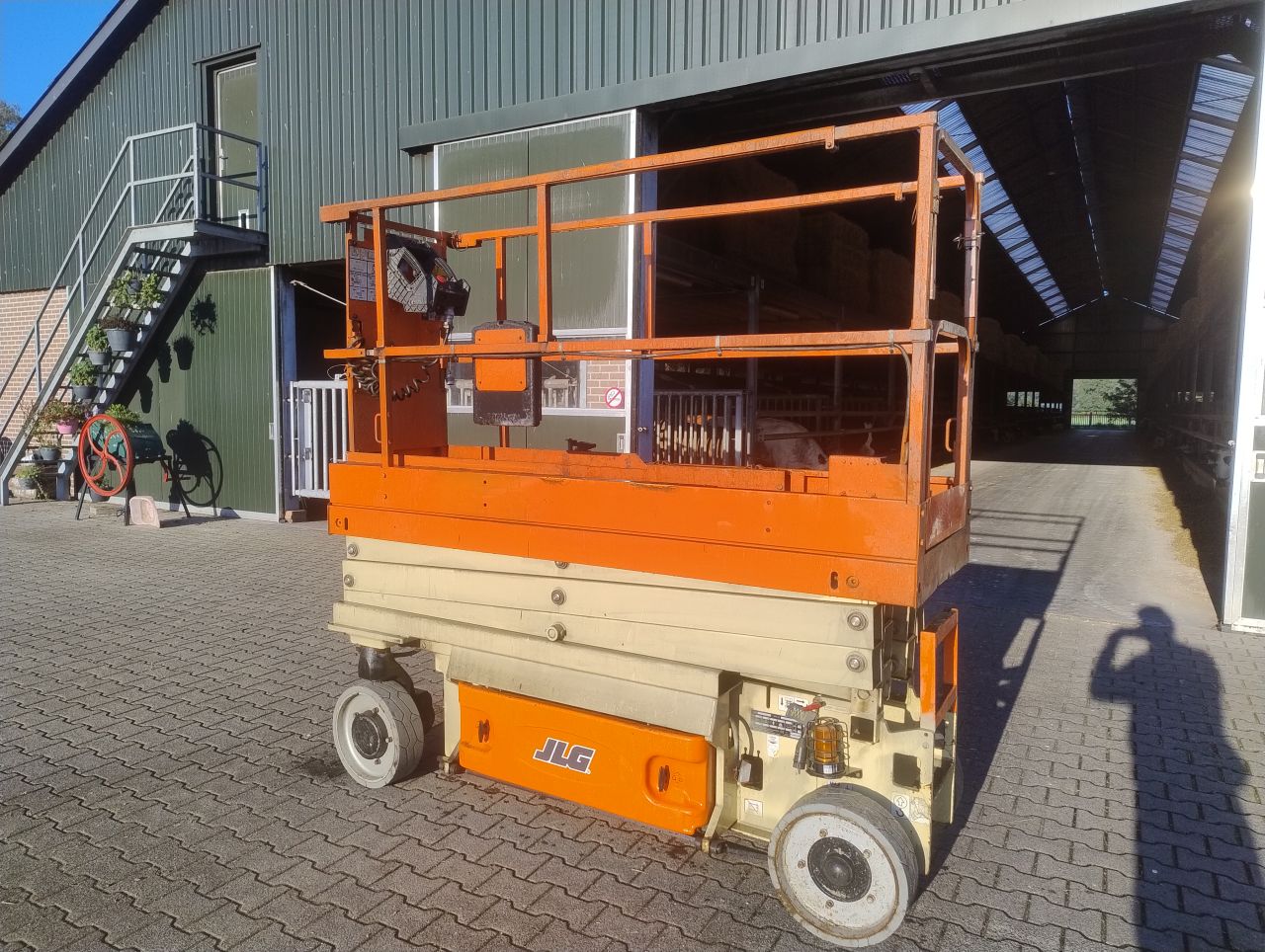 JLG 2032 es Schaarhoogwerker 215 uur