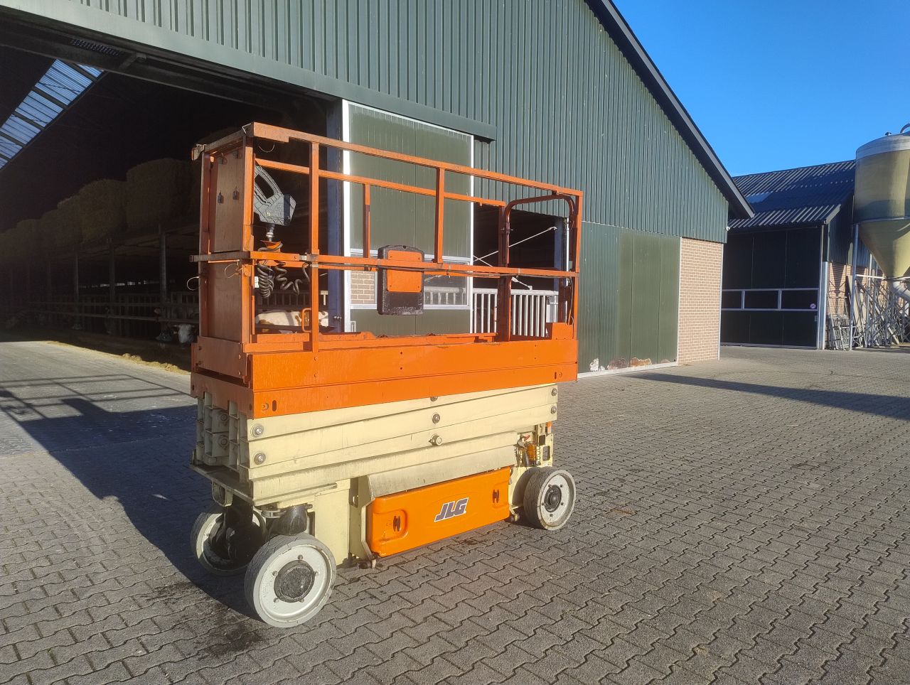 JLG 2032 es Schaarhoogwerker 215 uur