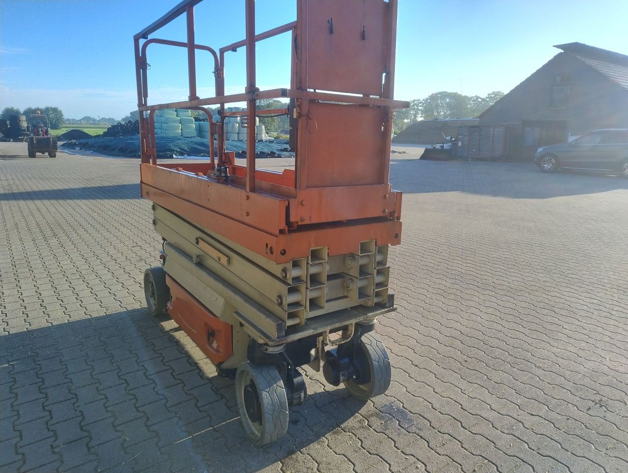 JLG 2032 es Schaarhoogwerker 215 uur