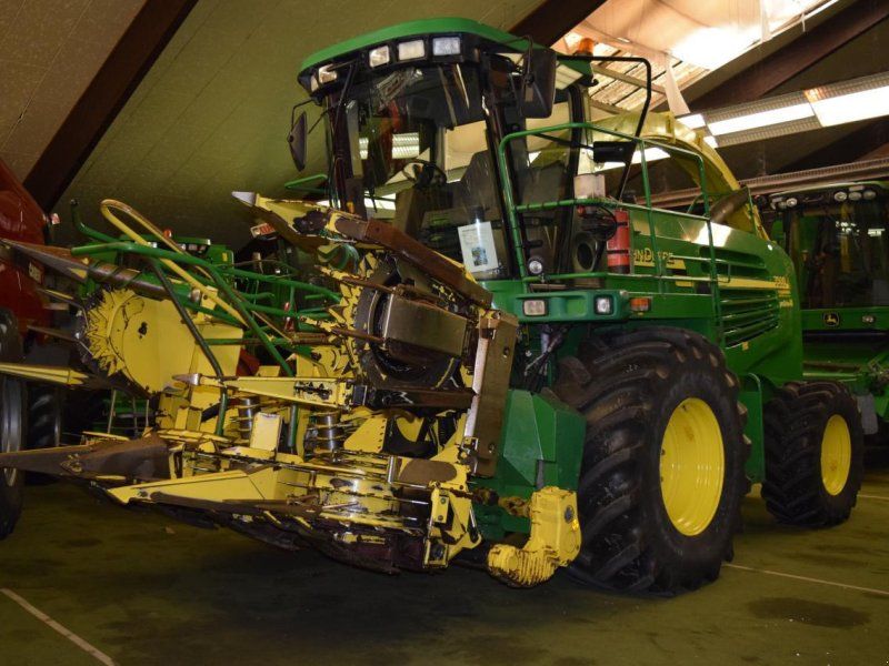 John Deere 7400