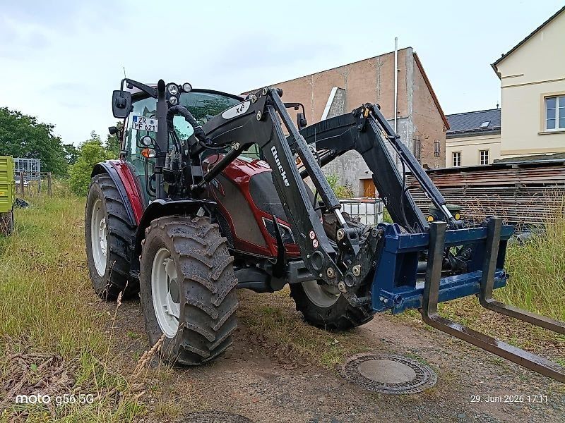 Valtra A114 mit Frontlader *Neuwertig*