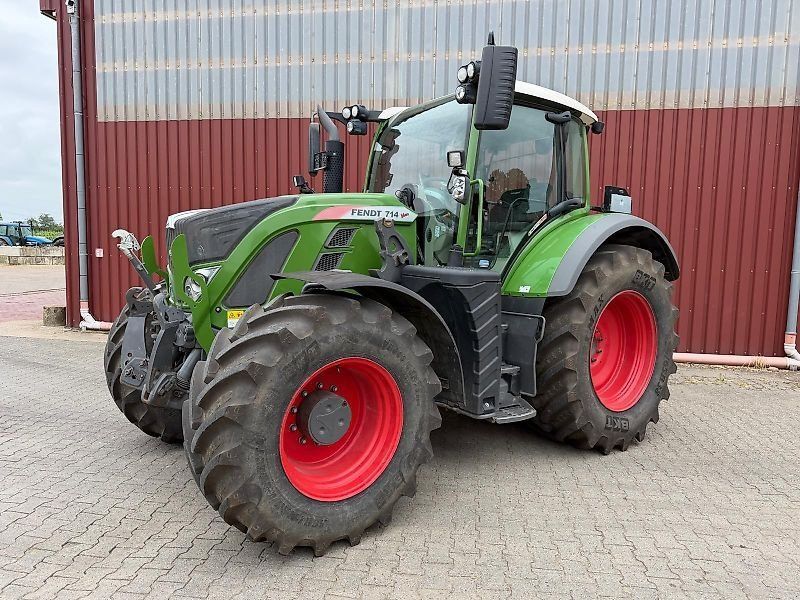 Fendt 714 S4 Profi Plus mit RTK und Section Control