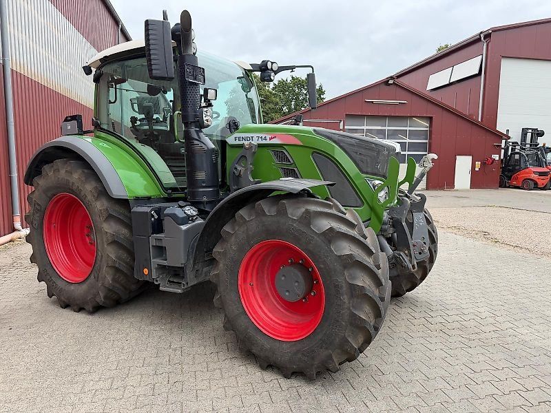 Fendt 714 S4 Profi Plus mit RTK und Section Control