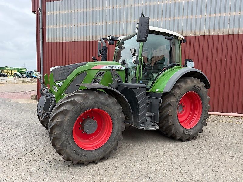 Fendt 714 S4 Profi Plus mit RTK und Section Control