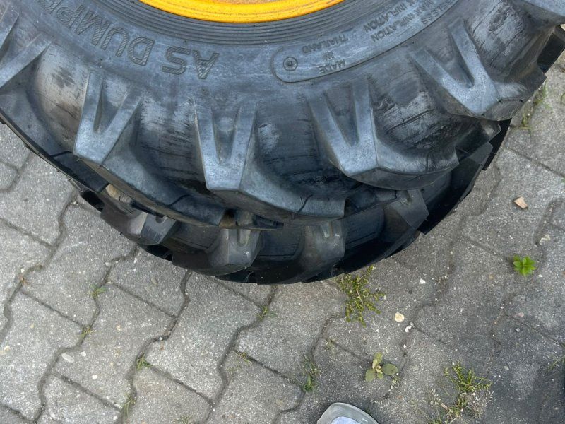 JCB 255/75-15.3