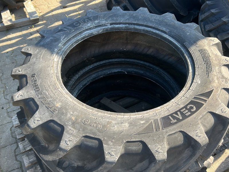 John Deere 2 Stück 320/70R24 Ceat