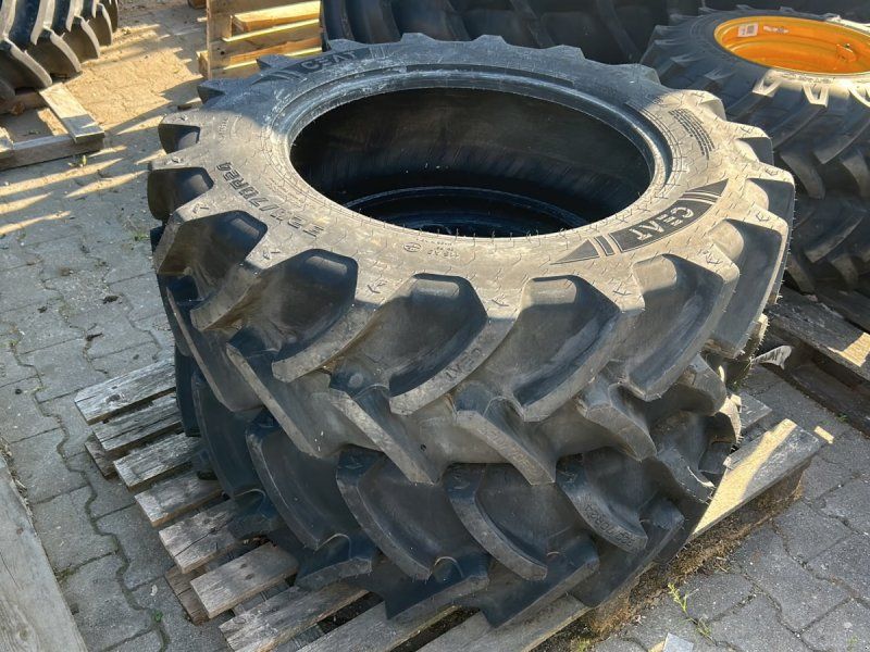 John Deere 2 Stück 320/70R24 Ceat