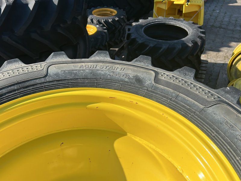 John Deere 380/85R34