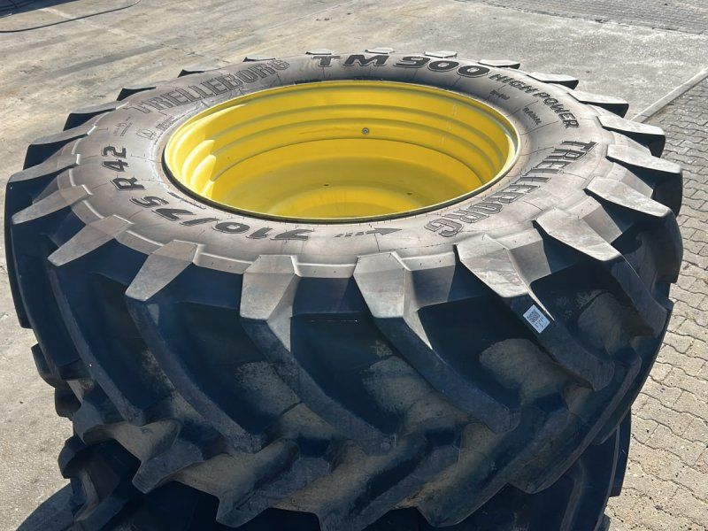 Trelleborg HR 710/75R42, VR 600/70R28