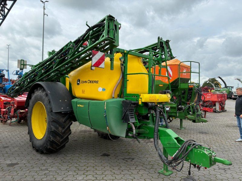 John Deere M 740 i