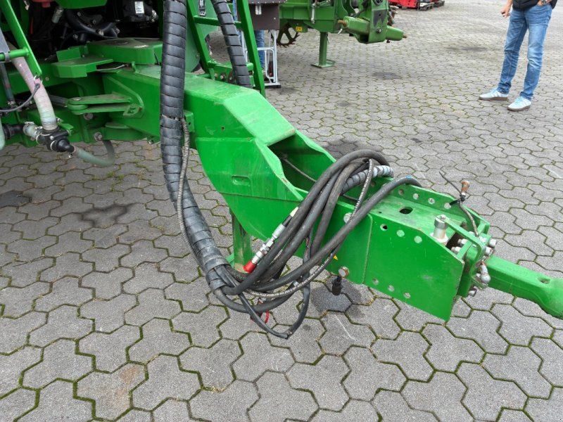 John Deere M 740 i