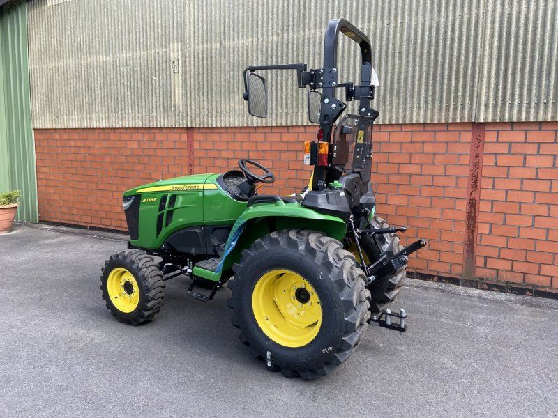 John Deere 3038E