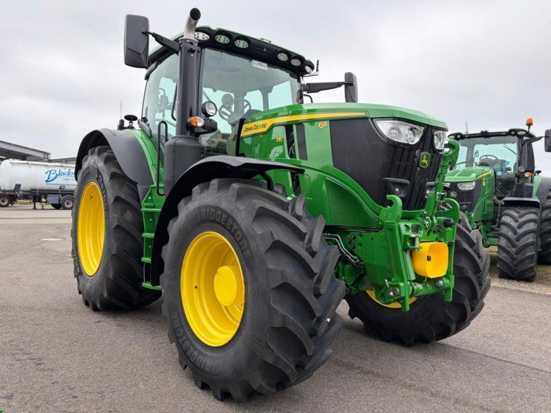 John Deere 6R 215