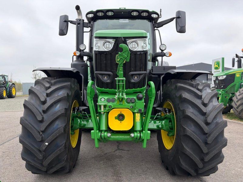 John Deere 6R 215