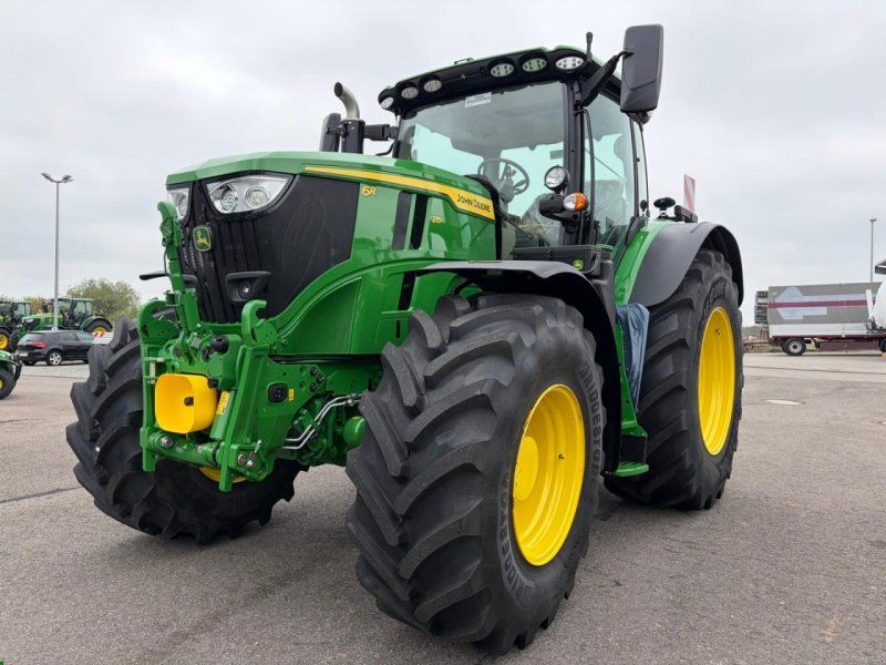 John Deere 6R 215